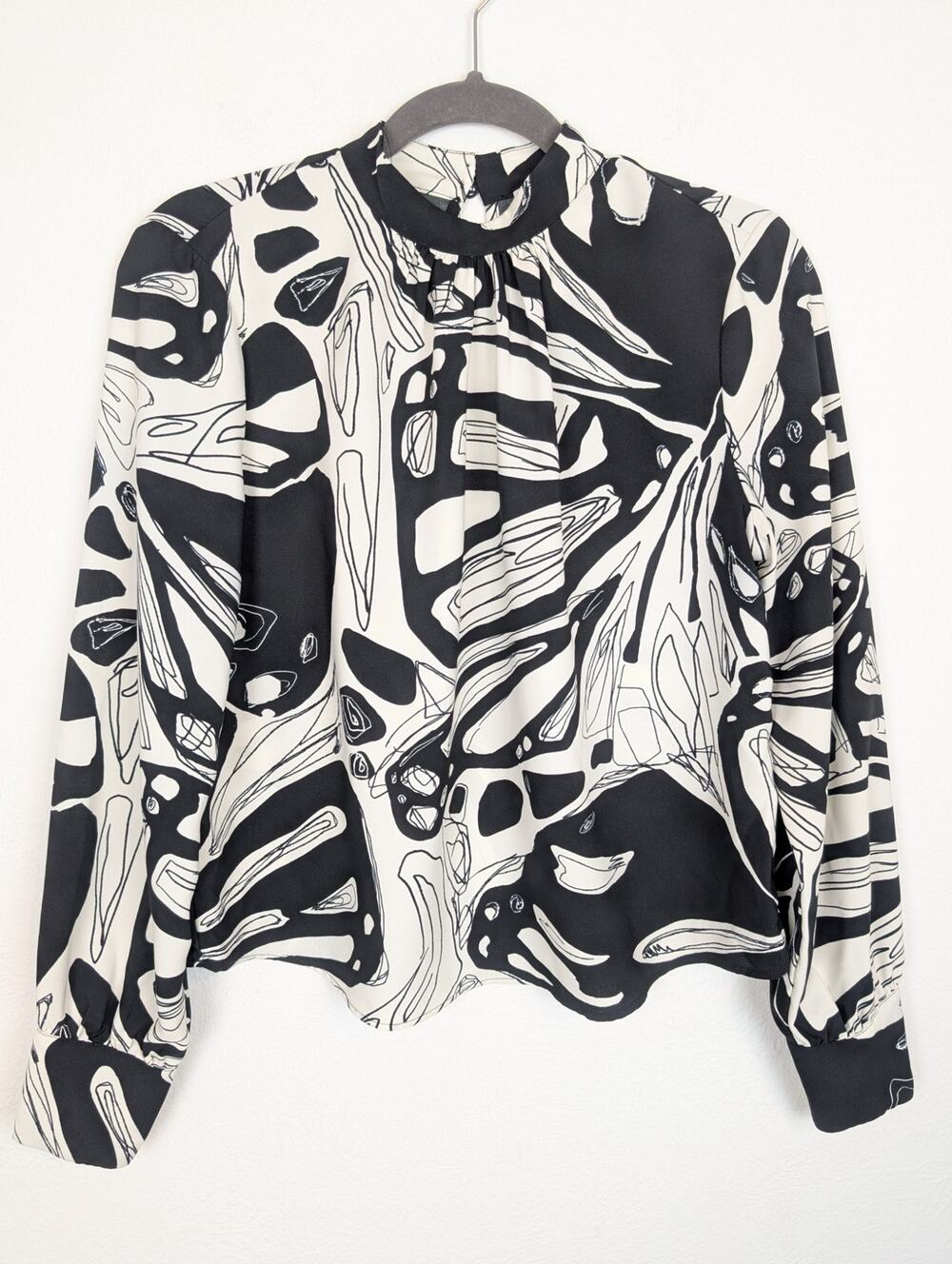 Cupcakes & Cashmere Blouse Abstract Mod Art to Wear Office Black Cream Size S